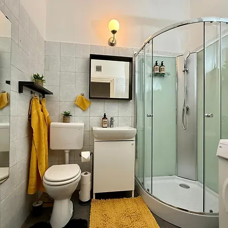 Stunning Parkside View - Unwind At Parklane Lägenhet Budapest