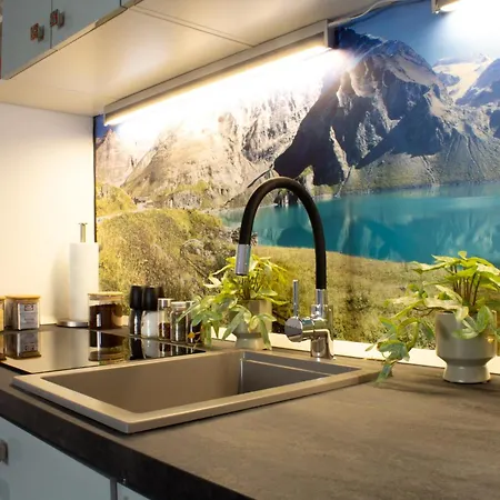 Daire Stunning Parkside View - Unwind At Parklane Budapeşte